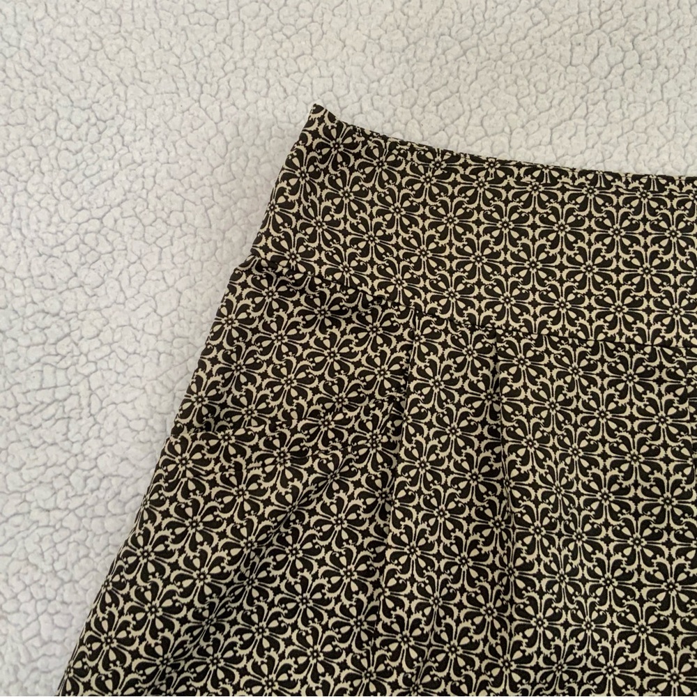 Ann Taylor Loft Size 6 Shorts Black Tan Floral Print Mid Rise Side Zip Pockets - Picture 2 of 15